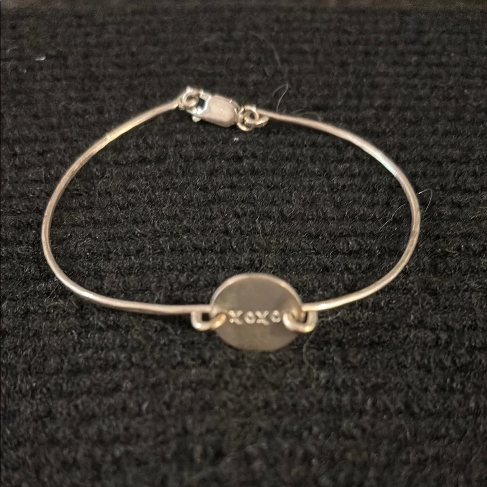 XOXO Elegant Silver Bracelet - Picture 1 of 2